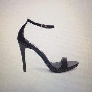 Steve Madden Stecy Black Sandals size 6